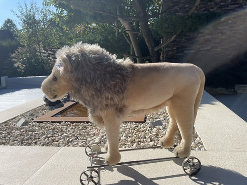 Steiff löwe auf rädern - auf,