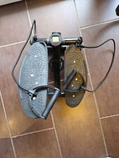 Fitnessgerät Stepper für Indoor Workout mit Wiederstandsbändern