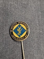 Alte  Anstecknadel Athletik