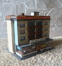 Faller  2291  (Spur N)  Stadthaus mit Geschäft -  fertig gebaut 