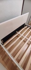 Bettgestell 160×200 aus weißem Kunstleder mit Lattenrost