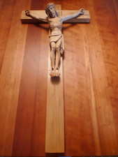 geschnitztes Kreuz, Holzkreuz