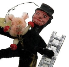 Chenille Schornsteinfeger auf Hufeisen, ca. 1920    (# 14522)