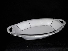 sehr alte, ovale Porzellan