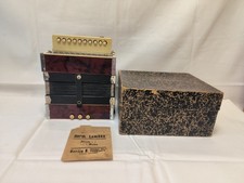 30er / 40er Jahre Schülerakkordeon Rotes Perloid | Musikhaus Herm. Lembke Berlin