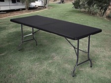 Klapptisch im Rattan-Look