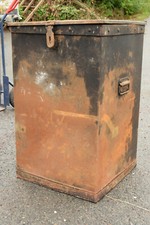 große alte Blechkiste