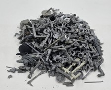 Großer Haufen Bits  Tau