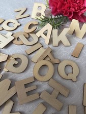 50 Buchstaben aus Holz