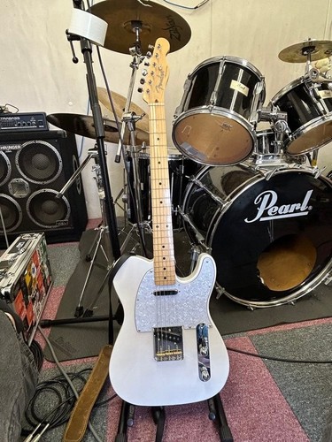 Fender made japan - fender,