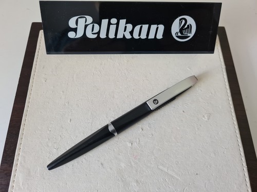 Pelikan luigi colani - luigi,