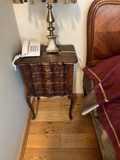 Französische Barock Kommode Holz geschwungen mit 3 Schubladen geschnitzt