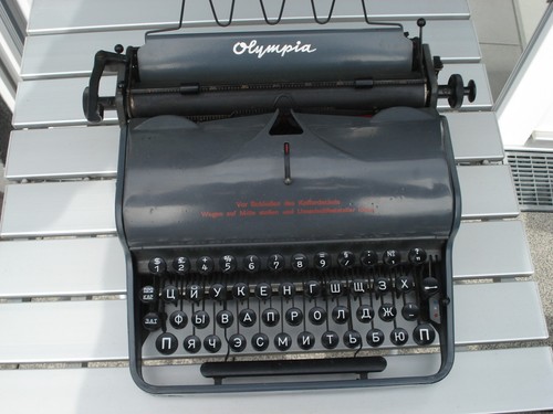 Schreibmaschine olympia robust - schreibmaschine,