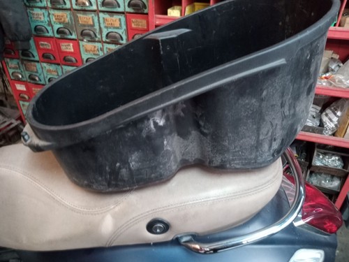 Piaggio pi621155 helmfach - piaggio,