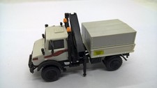 Kibri H0 10940 Unimog U 1700 L mit Pritsche und Ladekran hellgrau schwarz (11)