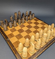 Altes Schachspiel / aus Holz /