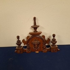 Alte Uhrenkrone Nußbaum