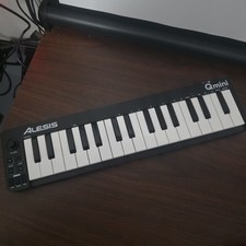 Alesis Qmini - Portable 32 Key