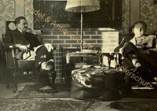 orig. Foto Herren Männer Wohnung Interieur Möbel Volksempfänger Radio