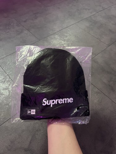 Supreme new era - supreme,