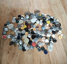ca. 150 alte Knöpfe