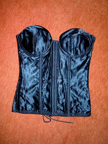 Exkl corsage fredericks of - fredericks,