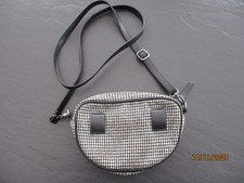 Tchibo Umhänge-CrossBag-Tasche, Henkelriemen,schwarz-weiss