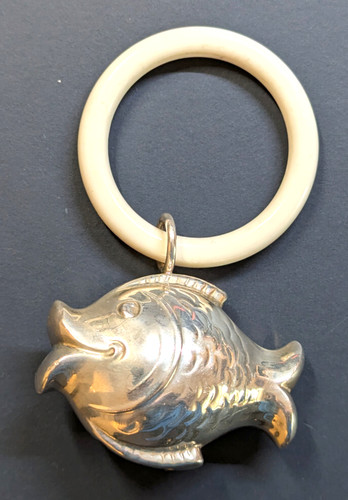 Vintage babyrassel fisch mit - vintage,