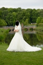 Brautkleid mit Schleppe und
