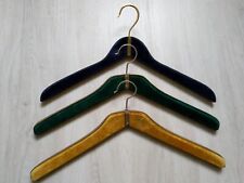 3 alte Kleiderbügel aus Samt