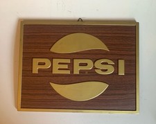 Vintage altes Werbeschild PEPSI in Holzoptik aus PVC 70er Jahre Schild Werbung