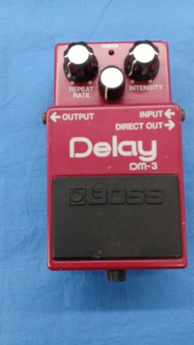 Boss analog delay pedal - dm-3,