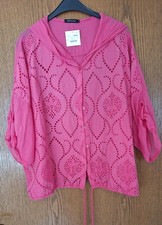 Tredy Bluse pink Lochstickerei