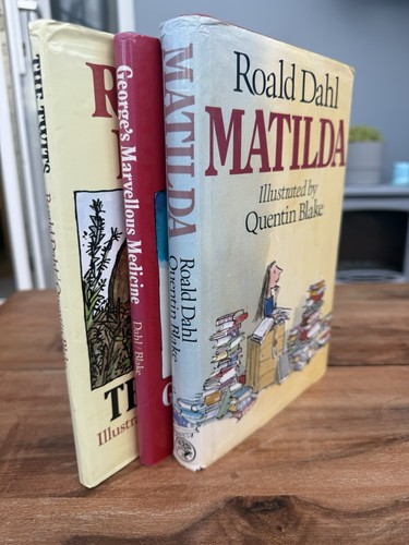 Old vintage roald dahl books - vintage,