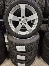 Satz Winterräder auf