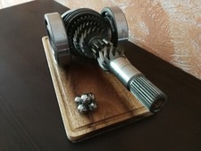 Recycling Metall Deko Schrott Kunst Kanone aus Getriebeteil Kugellager Holzbrett