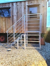 Stahltreppe Außentreppe 5 Stufen mit Podest verzinkt Breite 100 cm Höhe 120 cm