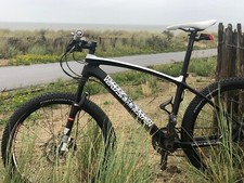 Mountain Bike mit Komplett Karbon Aufbau zum Verkaufen