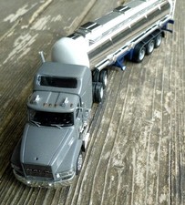 Mack CL  Sattelschlepper mit