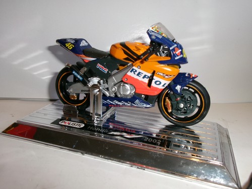 Valentino rossi honda rc - valentino,