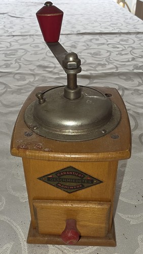 Alte kleine kaffeemühle - alte,