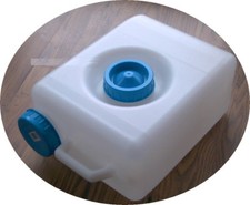 Wasserkanister Din 96 Kanister 15 L Abwassertank 2 Öffnungen Deckel 72758m NEU