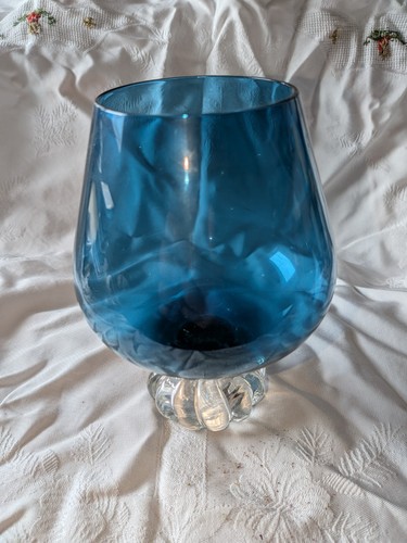 Glasvase türkis mit fuß - in,