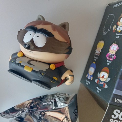 Kidrobot the fractured but - kidrobot,