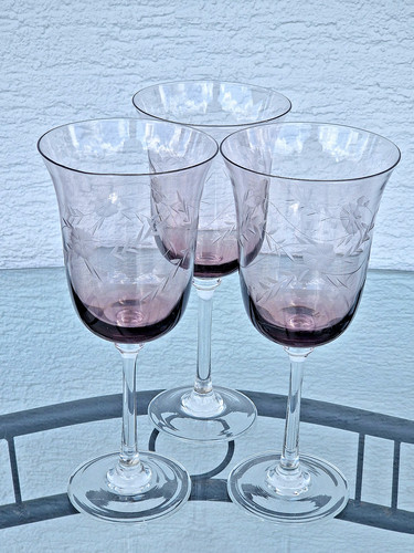 Drei handgefertigte violette