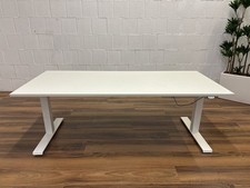 Kinnarps Schreibtisch