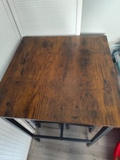 Hochtisch mit Hocker