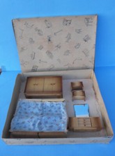 Alte Puppenstubenmöbel -