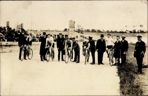 Foto radrennfahrer auf - foto, ak
