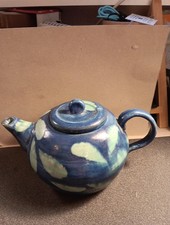 teekanne handgetöpfert